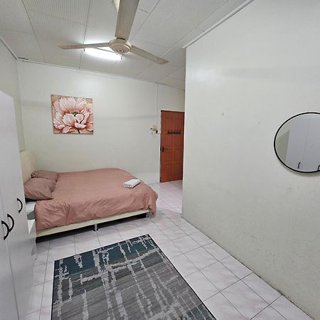 Ruhani Homestay 3 Kb - 4 Bedroom Fully Airconditioned With Wifi & Netflix Kota Bharu Exterior foto