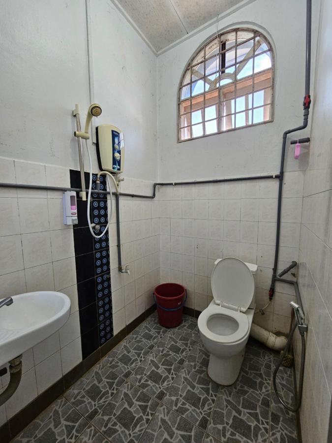 Ruhani Homestay 3 Kb - 4 Bedroom Fully Airconditioned With Wifi & Netflix Kota Bharu Exterior foto